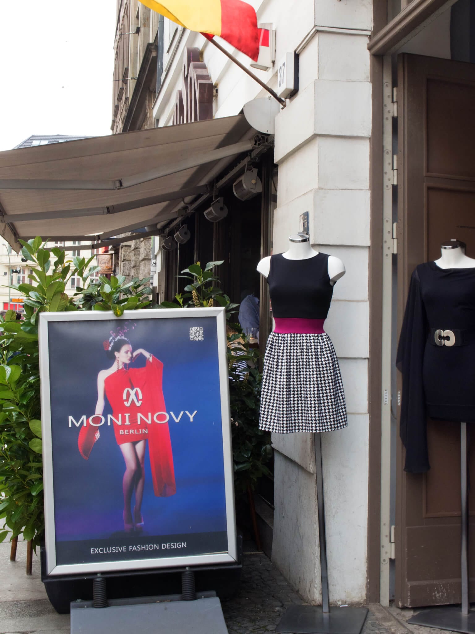 Moni Novy Berlin - Aufsteller Rosenthaler Straße