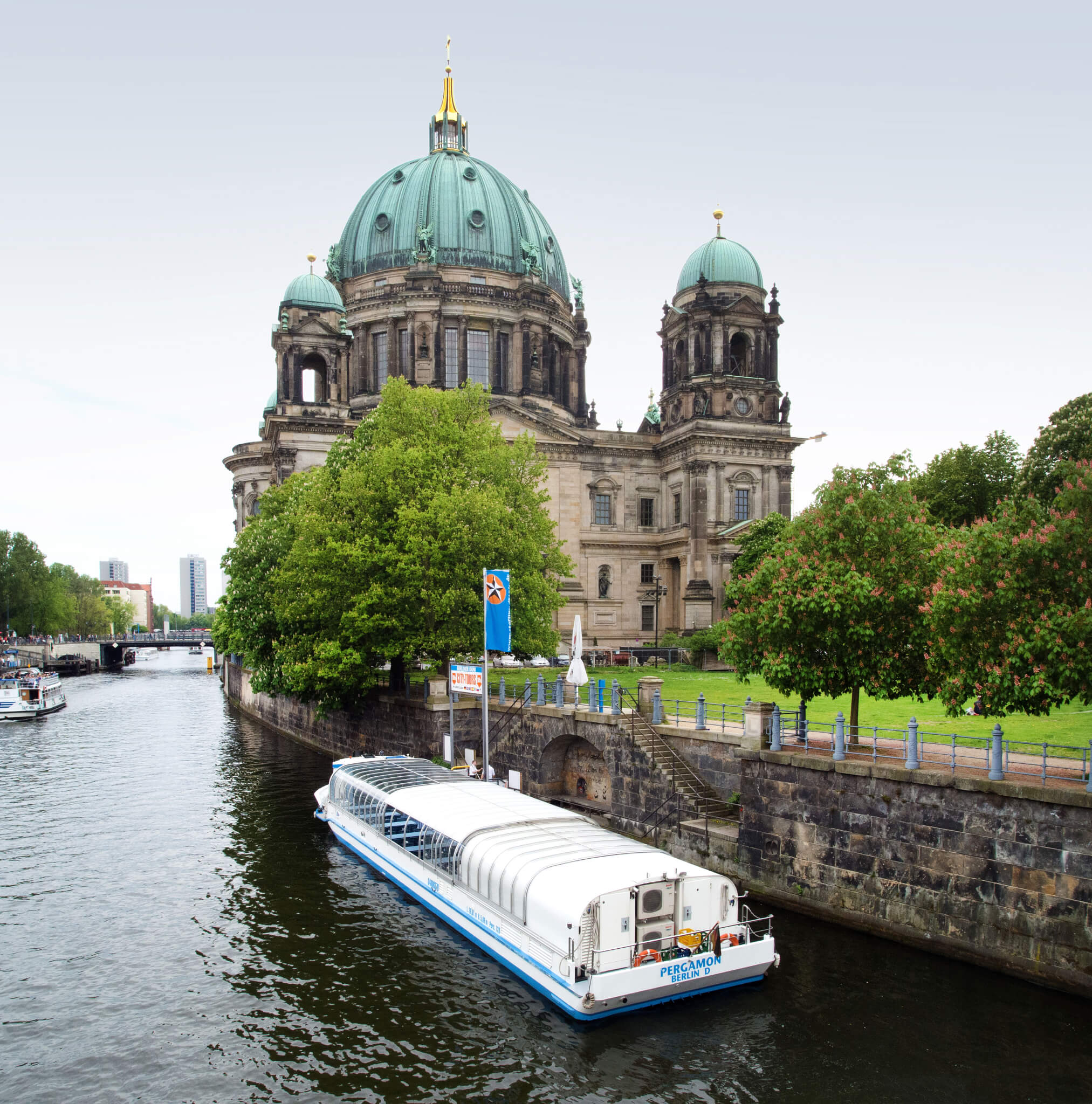Anlegestelle Berliner Dom - Blick von der Friedrichsbrücke