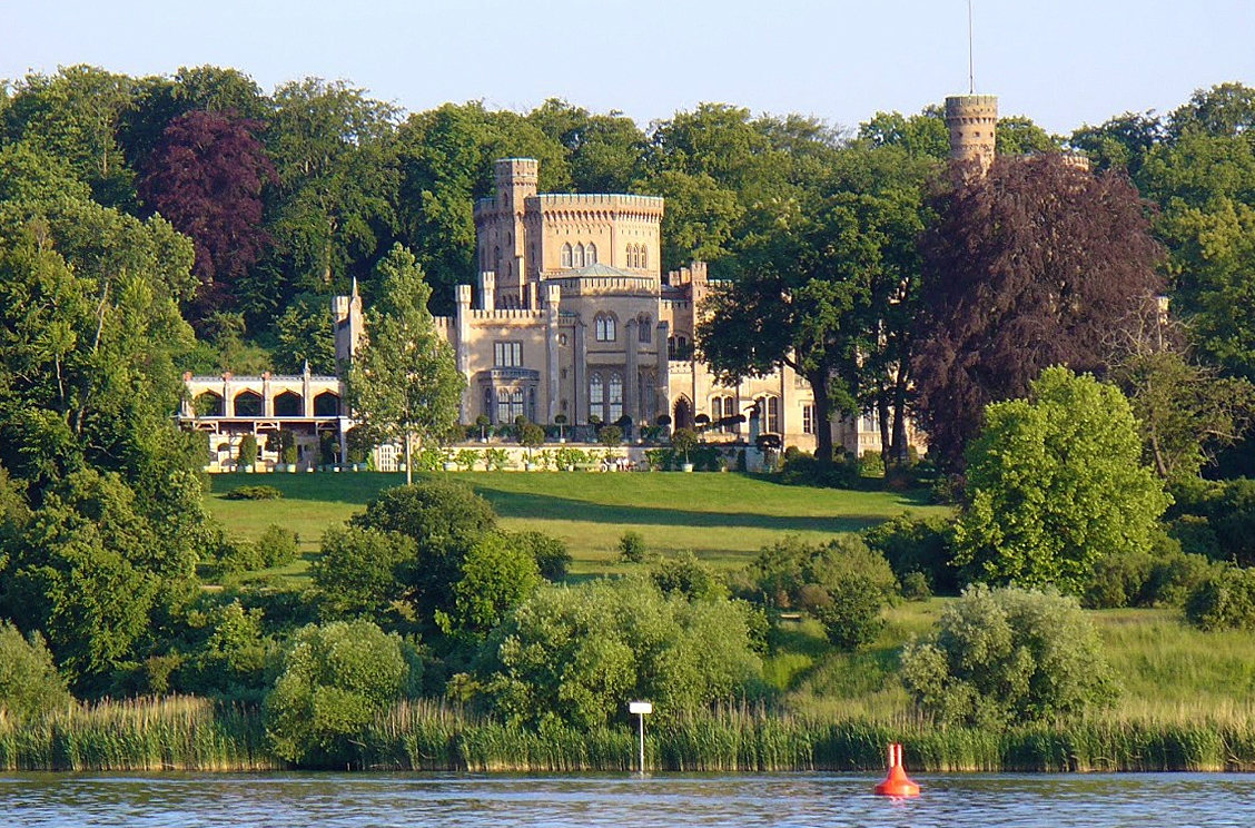 Schloss Babelsberg vom Wasser aus gesehen
