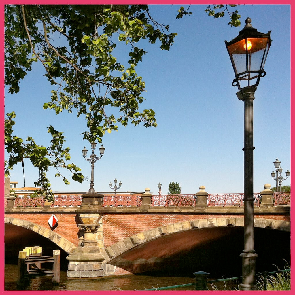 berlin-canal-cruise-berlin-bridge-tour-lessingbruecke