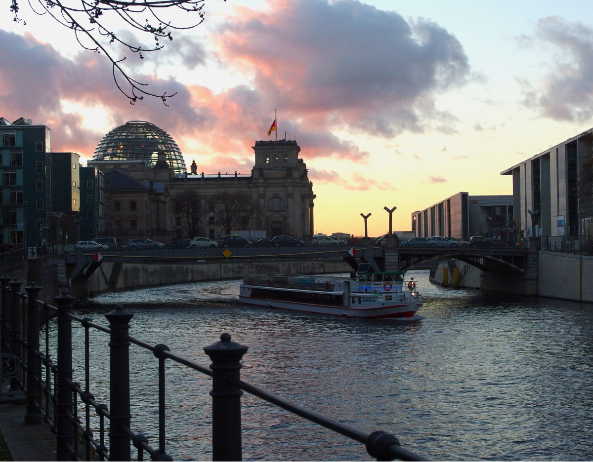 schifffahrt-berlin-winter-spree-reichstag